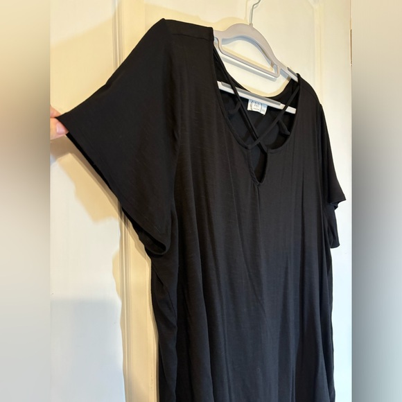 Black Crisscross, flutter short sleeve, Maurice’s size 1 - Picture 3 of 3